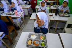 More than 1,000 students fall ill after eating free meals