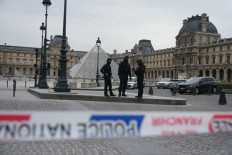 Two more suspects including woman charged over Louvre heist