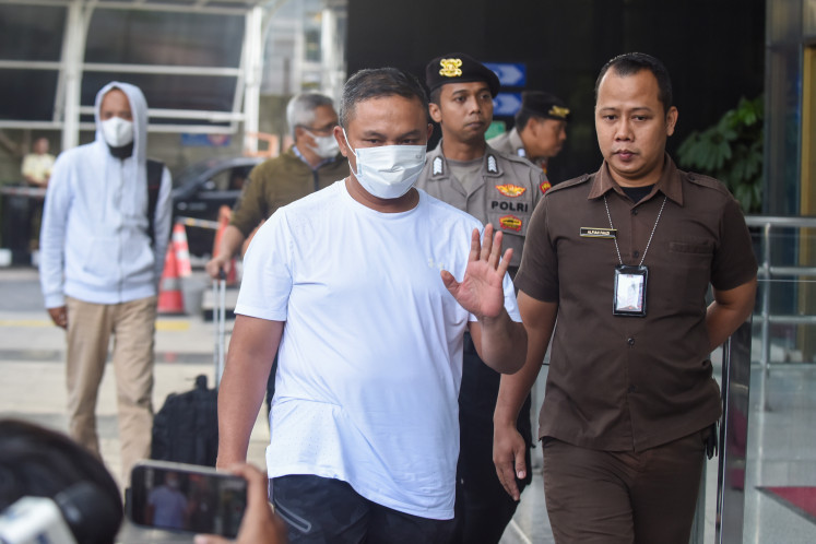 Hands up: Riau Governor Abdul Wahid (center) is escorted on Nov. 4 by officers upon his arrival at the Corruption Eradication Commission (KPK) headquarters in South Jakarta. The KPK arrested nine individuals, including Abdul, in a sting operation in Riau on Monday.