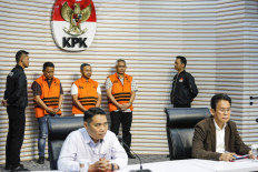 Cleaning house: Corruption Eradication Commission (KPK) deputy chair Johanis Tanak (front right) and the commission&rsquo;s acting deputy for enforcement and execution, Asep Guntur Rahayu (front left), give a statement on the detention of Riau Governor Abdul Wahid (back, center) and two other graft suspects on Nov. 5, 2025, in a press briefing at the KPK&rsquo;s Red and White Building in Jakarta.