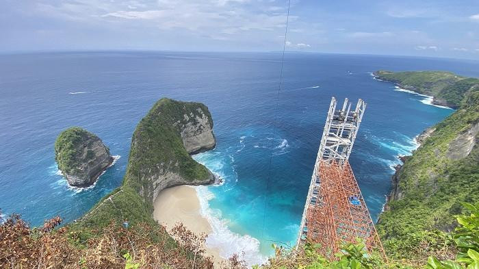 Kelingking Beach is seen on Oct. 31 on Nusa Penida Island in Klungkung regency, Bali, during an inspection by Bali Provincial Legislative Council (DPRD) spatial planning, licensing and regional assets special committee. The special committee decided to suspend the construction of a 180-meter elevator as it violates several regulations. 
