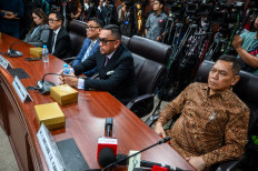 Reinstated and rebuked: Suspended lawmakers (from right) Adies Kadir, Ahmad Sahroni, Surya “Uya Kuya” Utama, Eko Hendro Purnomo and Nafa Urbach attend a verdict hearing on Nov. 5 at the House of Representatives ethics committee in the Senayan Legislative Complex in Central Jakarta.