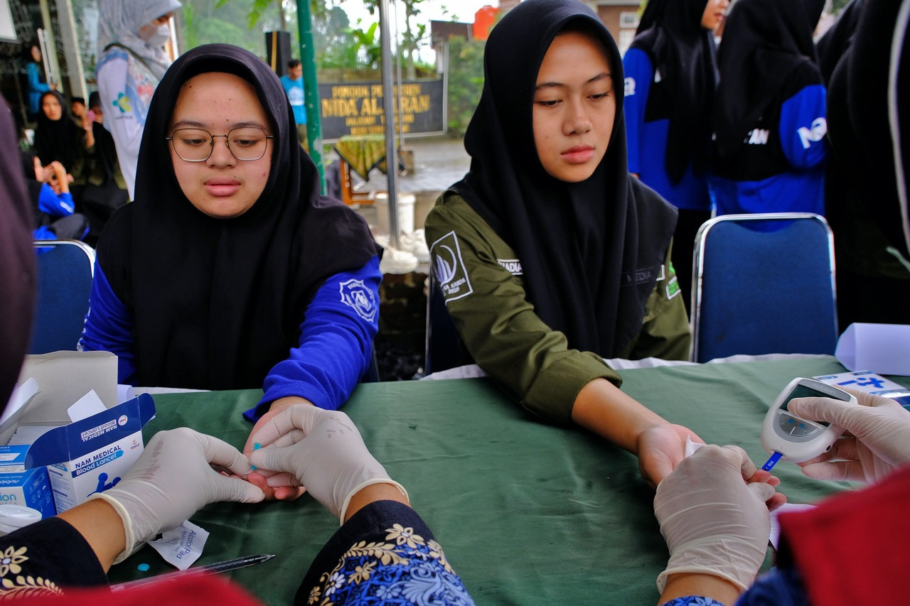 Pesantren (Islamic boarding schools) female students undergo blood test during the government’s free health check (CKG) program on Oct. 28, 2025 at Pesantren Nida' Al-Qur'an Paladan in Temanggung, Central Java.