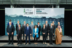 Meeting of ministers: (From left) Top diplomats of South Africa, Ukraine, South Korea, Germany, Mexico, the United States, the European Union, Canada, Japan, the United Kingdom, Italy, France, India, Brazil and Saudi Arabia stand for a family photo during the Group of Seven Foreign Ministersʼ meeting on Wednesday, Nov. 12, 2025 in Niagara-on-the-Lake, Canada.