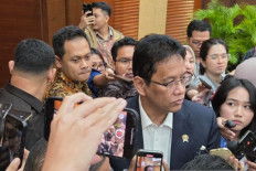 Finance Minister Purbaya Yudhi Sadewa takes questions from reporters on Friday after the monthly budget press conference in Jakarta.