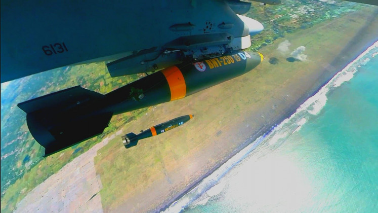 A BNT-250 live bomb is released from an F-16 AM from the 3rd Squadron on Nov. 18, 2025, over the Pandanwangi Air Weapon Range in Lumajang, East Java. The NATO-standard bomb is locally made by private arms maker PT Sari Bahari in cooperation with state-owned explosive maker PT Dahana. 
