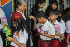 Students kiss their teachers' hands during a Teacher's Day celebration at an elementary school in Semarang, Central Java, on Nov. 25, 2025. The event, held under the theme “Great Teachers, Strong Indonesia” and attended by hundreds of students, aimed to help them gain a closer understanding of the teaching profession so they may be inspired to follow in their teachers’ footsteps. 