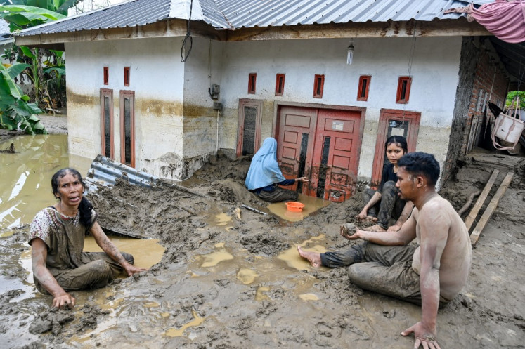 Residents clear deep mud from the entrance of an inundated home following flash floods in Meureudu, Pidie Jaya, Aceh on Nov. 28, 2025. Days of devastating flooding across Southeast Asia have killed more than 300 people in Indonesia, Thailand and Malaysia, authorities said on Nov. 28. (AFP/Chaideer Mahyuddin).
Usage: 0