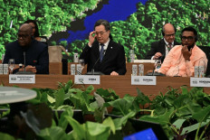 Greening dilemma: Heads of state (from left, front) Congolese President Felix Tshisekedi, Chinese Deputy Prime Minister Ding Xuexiang and Guyanese President Irfaan Ali attend the leaders’ roundtable on Nov. 6 to launch the Tropical Forest Forever Facility (TFFF) during the pre-COP Belém Climate Summit in Brazil.
