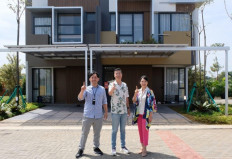 (L-R) Farrel Widjaja, technical planning manager residential BSD Sinar Mas Land, Ferry Wisudarta, AVP residential BSD Sinar Mas Land and Andriany Yutanto, AVP residential BSD Sinar Mas Land on Thursday at the grand launching of IZZI in BSD City).