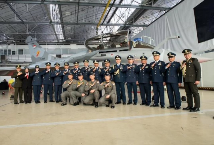 Indonesian Air Force deputy chief of staff Air Marshal Tedi Rizalihadi (eighth right) poses with other officers in front of a two-seater Dassault Rafale B on Nov. 28, 2025, along with the four pilots (front) training to operate the fighter jet, during an acceptance ceremony at Dassault Aviation’s Merignac facility of in Bordeaux, France.