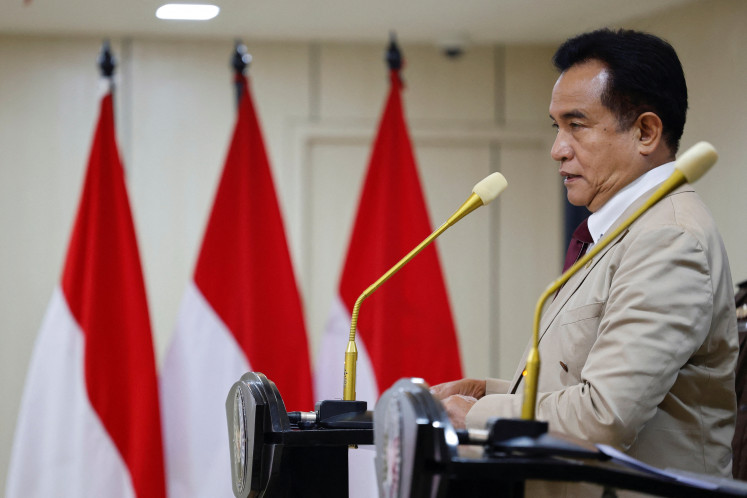 Çoordinating Law and Human Rights Minister Yusril Ihza Mahendra delivers a speech during a press conference with Marc Gerritsen, Dutch Ambassador to Indonesia (not pictured), as they agree on the transfer of two Dutch nationals convicted of drug crimes, in Jakarta on Dec. 2, 2025. Siegfried Mets, 73, was sentenced to death by a Jakarta court in 2008 for distributing drugs, and Ali Tokman, 64, was serving life imprisonment for smuggling more than 6 kilograms of the synthetic drug MDMA.