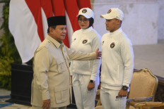 Ready for action: President Prabowo Subianto (left) speaks with weightlifter Rizki Juniansyah (right) and archer Diananda Choirunnisa on Friday at the State Palace in Central Jakarta during the send-off ceremony for Indonesia’s contingent to the 2025 SEA Games. President Prabowo officially released the Indonesian team that will compete in the 33rd Southeast Asian Games in Thailand.