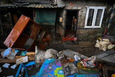 A resident clears sludge from his house following flash floods in the aftermath of Cyclone Ditwah in Wellampitiya on the outskirts of Colombo, Sri Lanka on Dec. 5, 2025. The death toll from Sri Lanka's devastating floods and landslides rose to 607 on Dec. 5 as hopes faded for another 214 still missing, the Disaster Management Centre said. 