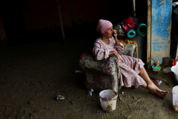 Death strikes stranded evacuees in isolated Sumatra shelters