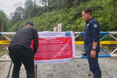 Shut it down: Environment Minister Hanif Faisol Nurofiq (right) oversees the installation of a warning sign by the Environment Ministry during an inspection at a company site in the Batang Toru watershed, North Sumatra, on Dec. 5, 2025.