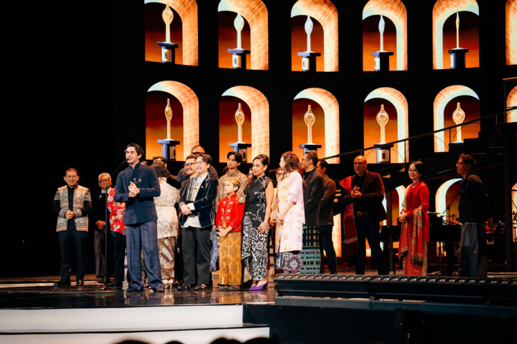 Starry celebration: Reza Rahadian (front), director and cowriter of Pangku (On Your Lap), a drama movie that scooped up four Citra Awards including for Best Film and Best Original Screenplay, delivers an acceptance speech at the award ceremony on Nov. 20, during the Indonesian Film Festival (FFI) 2025 at Teater Jakarta in the cultural compound in Menteng, Central Jakarta.