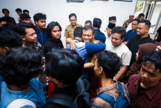 Central Java Governor Ahmad Luthfi (center right) embraces a student from northern Sumatra affected by natural disasters on Dec. 8 at Aceh Students' Dormitory  on Jl. Iwenisari in Tembalang district, Semarang, Central Java. The provincial administration will pay for boarding fees and daily necessities for three months and provide tuition fee assistance for students from Aceh, North Sumatra and West Sumatra. 