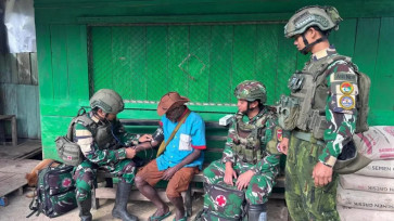 An Indonesian Military (TNI) medic checks the blood pressure of a villager in Soanggama village, Hitadipa district, Intan Jaya regency, Central Papua, in this undated picture issued on Nov. 23. The soldiers are part of the Operation Command (Koops) Habema, a TNI task force to maintain security in Papua and quell the Free Papua Organization (OPM) insurgency. 
