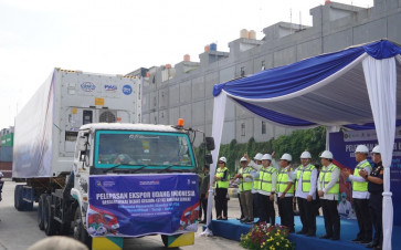 Officials from the Maritime Affairs and Fisheries Ministry attend a ceremony in Jakarta on Dec. 3, 2025, to mark the resumption of shrimp exports to the United States after the food commodity was declared free of cesium-137 contamination.