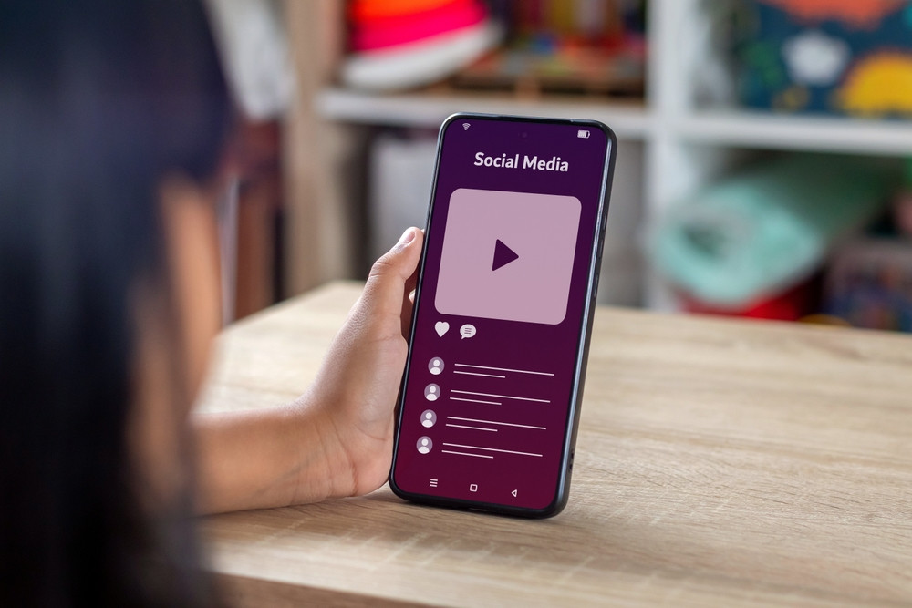 Illustration of a child accessing social media on a smartphone.