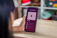 Illustration of a child accessing social media on a smartphone.