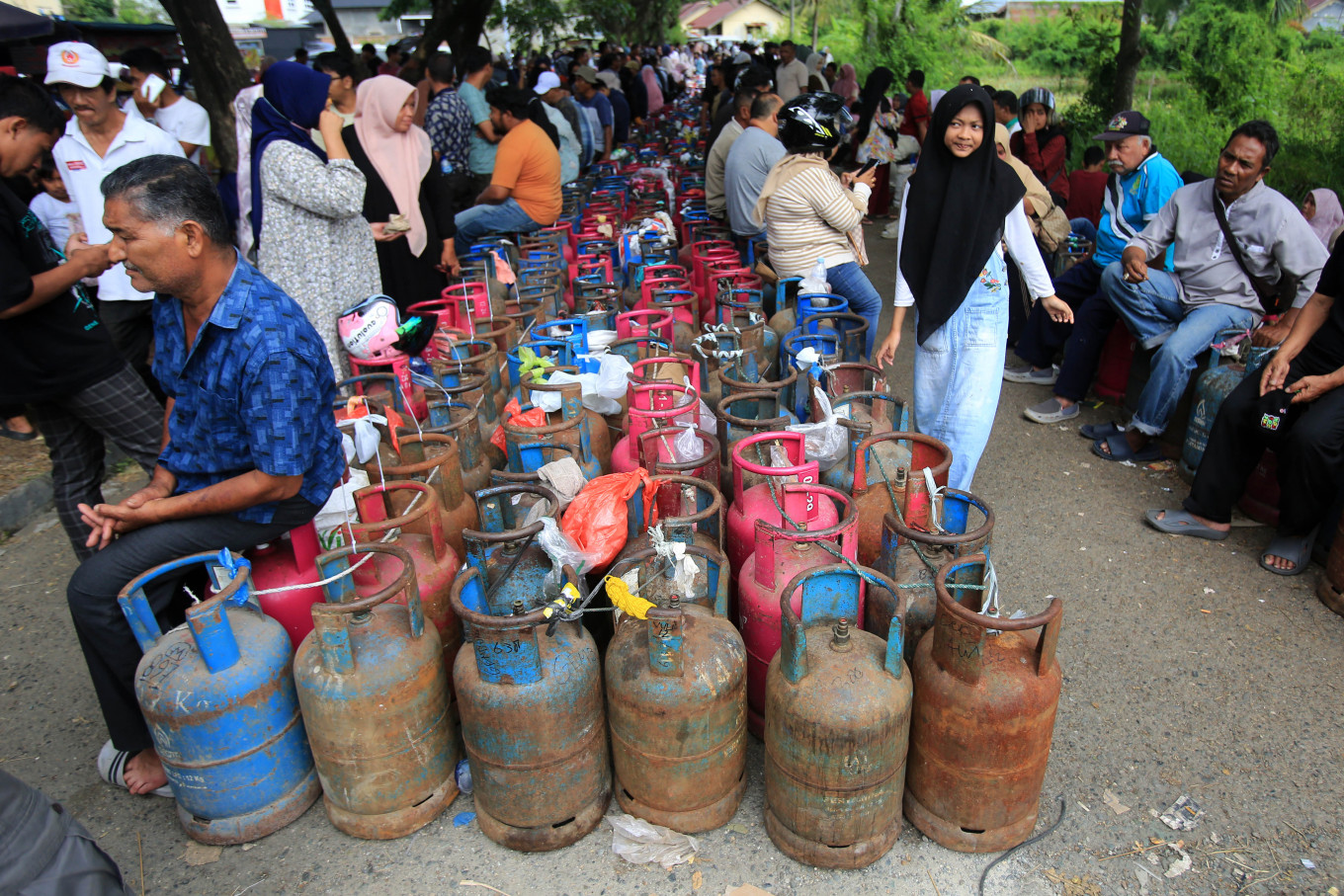 Residents line up to buy nonsubsidized liquefied petroleum gas on Dec. 13, 2025, at a PT Loon Mita Gah agency in Banda Aceh, Aceh. State energy company PT Pertamina said it is using all modes of land, air and sea transportation to ensure smooth energy distribution, including LPG, as part of recovery efforts in areas affected by floods and landslides in Sumatra.