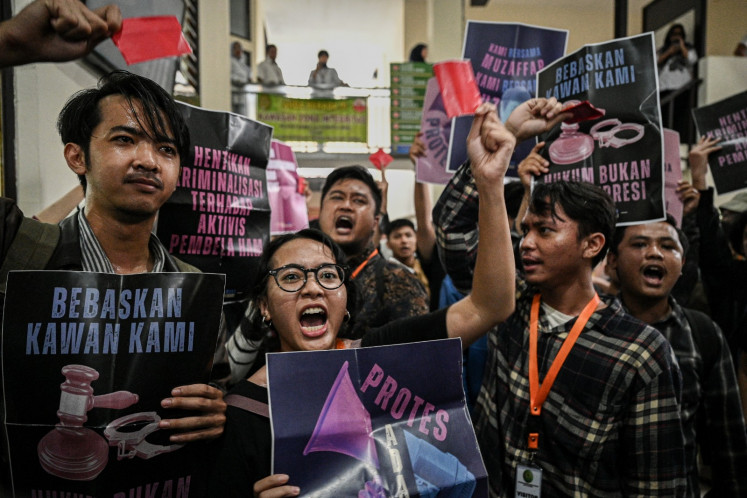 Justic seekers: Activists display posters at the South Jakarta District Court on Oct. 27, 2025 during the pretrial ruling for Lokataru Foundation executive director Delpedro Marhaen. Judge Sulistiyanto Rochmad Budiharto rejected Delpedro’s motion challenging his status as a suspect for alleged incitement during the protests in late August.