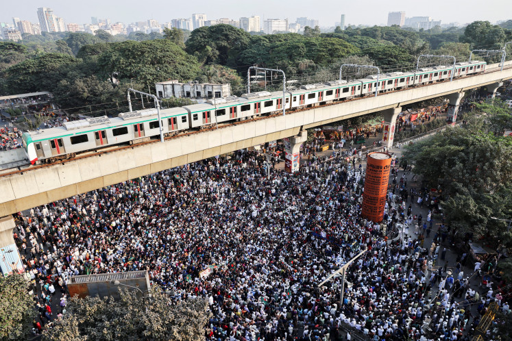 Supporters block the Shahbagh Square as they protest, demanding justice for the death of Sharif Osman Hadi, a student leader who had been undergoing treatment in Singapore after being shot in the head, in Dhaka, Bangladesh December 19, 2025. 