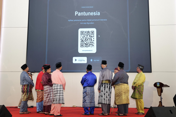 Officials and cultural figures from Riau Islands attend a ceremony to launch the artificial intelligence-based Pantunesia app Dec. 17, 2025, at the Dekranasda building in Tanjungpinang. AI technology in the app functions as an assessor&nbsp;to ensure a pantun created is in accordance with the structure, meaning and philosophy of Malay cultural heritage.