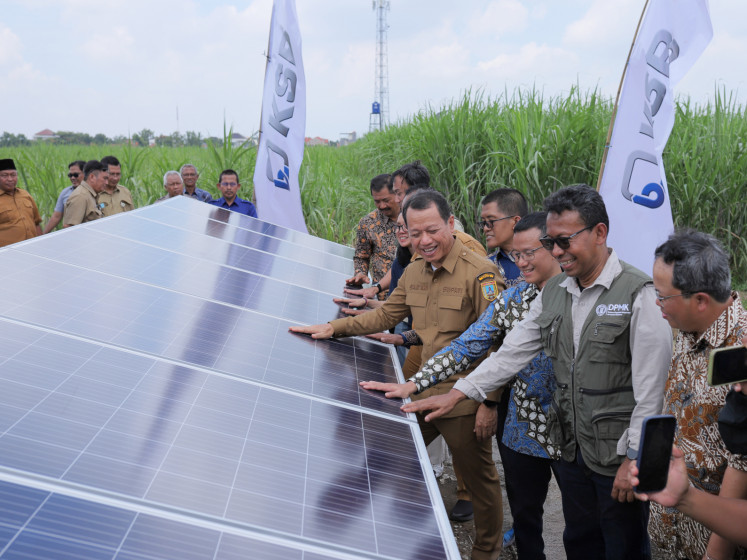 Kudus Regent Sam&rsquo;ani Intakoris (third left), KSB Indonesia finance director Arman Reyes Furqon (second right) and Bandung Insitute of Technology's (ITB) Community Service and Expertise Services (DPMK) director Zulfiadi Zulhan (right) inspect a solar cell on Dec. 22 used to power water pumps in Tumpangkrasak village, Jati district, Kudus regency, Central Java. The water pump is the result of cooperation between ITB DPMK and KSB Indonesia in providing clean water for villagers as part of the effort to achieve the Sustainable Development Goals.