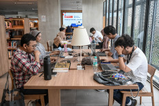 People use laptops to carry out tasks on Dec. 29, 2025, at the Jakarta Public Library in the Taman Ismail Marzuki cultural center, Cikini, Central Jakarta. 