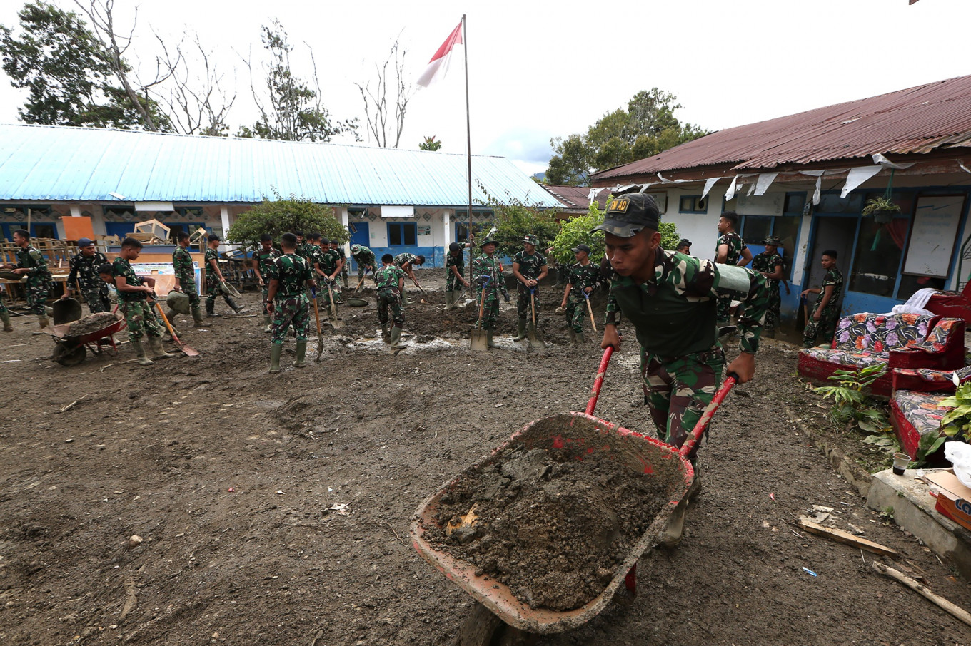 A group of soldiers assist in a post-disaster cleanup operation on Jan. 1, 2026, at SDN 9 Kebayakan state elementary school in Central Aceh, Aceh. Most schools across the province, as well as in North Sumatra and West Sumatra, are expected to reopen on Jan. 5 for the second semester following the severe floods and landslides in November 2025 triggered by Tropical Cyclone Senyar.