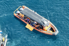 Rescue workers retrieve the body of Spanish citizen Fernando Martin Carreras on Jan. 4, 2026, in the waters off the Padar Strait in Komodo National Park, Labuan Bajo, East Nusa Tenggara. Carreras and his family were onboard the KM Sinar Sakinah, which sank on Dec. 26, 2025, because of bad weather.