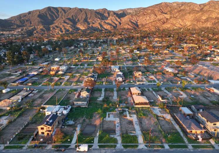 Slow recovery: Homes are seen as they are rebuilt amid cleared lots on Dec. 28, 2025, in Altadena, California, the United States, where homes were destroyed by the Eaton Fire one year ago. The Eaton Fire ignited on Jan. 7, 2025, killing 19 people and destroying more than 9,000 structures, most of them homes in Altadena. The fire is the fifth deadliest and the second most destructive wildfire in California history.