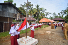 Students attend a flag-raising ceremony on Jan. 5, 2026, the first day of school at elementary school SD 05 Batang Anai in Padang Pariaman, West Sumatra.