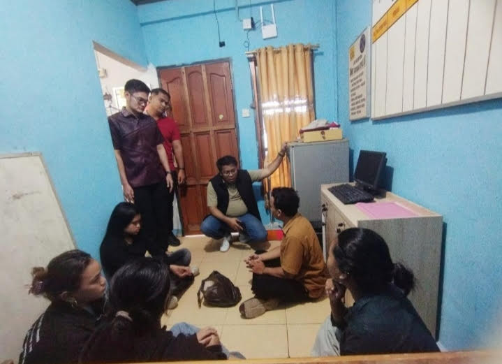 Exit blocked: Personnel from a joint team (background) speak with five migrant workers at the Wisma Amira hotel in Dumai, Riau, on Dec. 12, 2025, to prevent illegal departures. A human trafficking syndicate had planned to send the workers to Cambodia via Malaysia. 