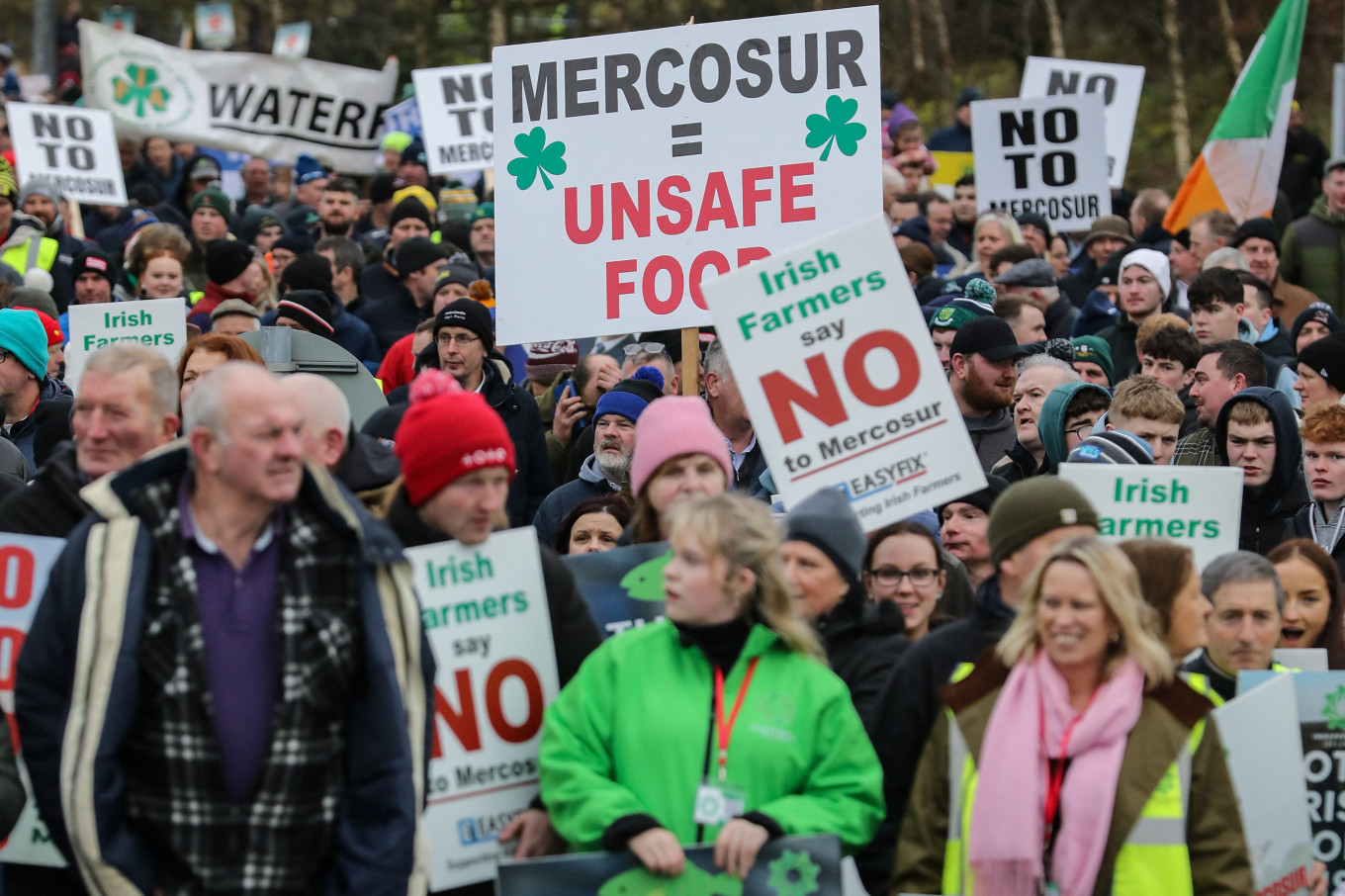 Irish farmers take part in a protest against the EU-Mercosur trade deal, in the town of Athlone on Jan. 10, 2026. Several thousand Irish farmers protested the European Union's trade deal with the South American trade bloc, a day after EU states approved the treaty despite opposition from Ireland and France.