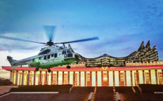 A helicopter carrying President Prabowo Subianto lands in front of the Presidential Palace in Nusantara Capital City (IKN) on Jan. 12, 2026.