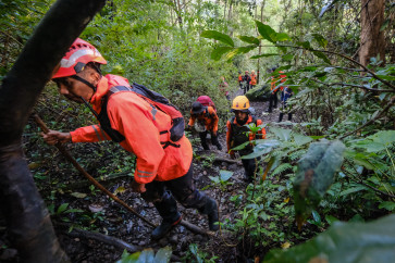 Joint search and rescue teams climb toward the suspected crash site of an Indonesia Air Transport turboprop plane that lost contact a day earlier while flying from Yogyakarta to Makassar, in the Bulusaraung Mountains, South Sulawesi on January 18, 2026.