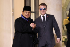 France's President Emmanuel Macron welcomes Indonesia's president Prabowo Subianto prior to their meeting at the Elysee palace in Paris, on January 23, 2026. 