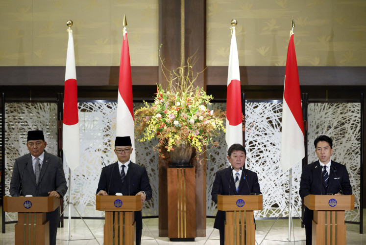 (left to the right) Defense Minister Sjafrie Sjamsoeddin, Foreign Minister Sugiono, Japanese Foreign Minister Toshimitsu Motegi and Japanese Defense Minister Shinjiro Koizumi attend a joint press announcement on Nov. 17, 2025 after their meeting at Iikura Guest House in Tokyo. 