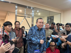 IDX president director Iman Rachman announced his resignation to reporters on Jan. 30.