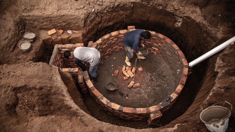 Two villagers in Cibodas village, Lembang district, West Bandung regency, West Java, build a reactor to store cow dung waste that can be used as energy for daily use. The biogas is processed directly by the community. (Image courtesy of Yayasan Rekam Jejak Alam Nusantara)