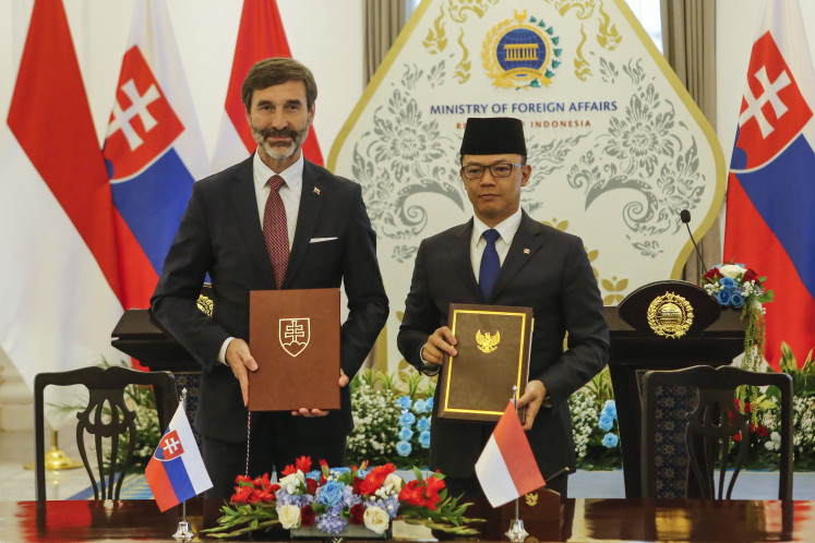 Foreign Minister Sugiono (right) and Slovakia&rsquo;s Minister of Foreign and European Affairs Juraj Blanar pose for a photo on Feb. 3, 2026, after signing cooperation documents during a bilateral meeting at the Pancasila Building of the Foreign Ministry in Central Jakarta.