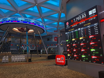 Red alert: An electronic display board inside the main hall of the Indonesia Stock Exchange (IDX) in South Jakarta shows an overall downward movement across most stocks during the lunch break on Jan. 29, 2026, when the IDX Composite index fell 6.3 percent after global investment firm MSCI raised concerns about free float and trading transparency. 