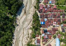 Bank damage: An aerial image of Pasir Putih village on Jan. 31, 2026, by a river whose banks were heavily eroded after flooding in Gayo Lues regency, Aceh. The village, home to 157 families, was cut off after a bridge collapsed and electricity has yet to be restored following November 2025 flash floods and landslides.