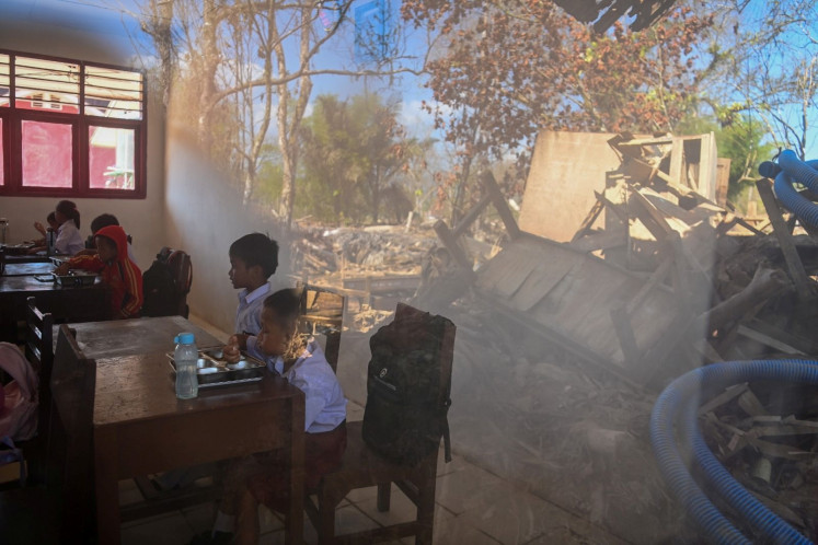 Food-safety balance: Students eat food provided by the government&rsquo;s free nutritious meal program on Jan. 27, 2026 in a classroom at SDN 152982 Tukka 1B elementary school in Tukka subdistrict, Central Tapanuli regency, North Sumatra.