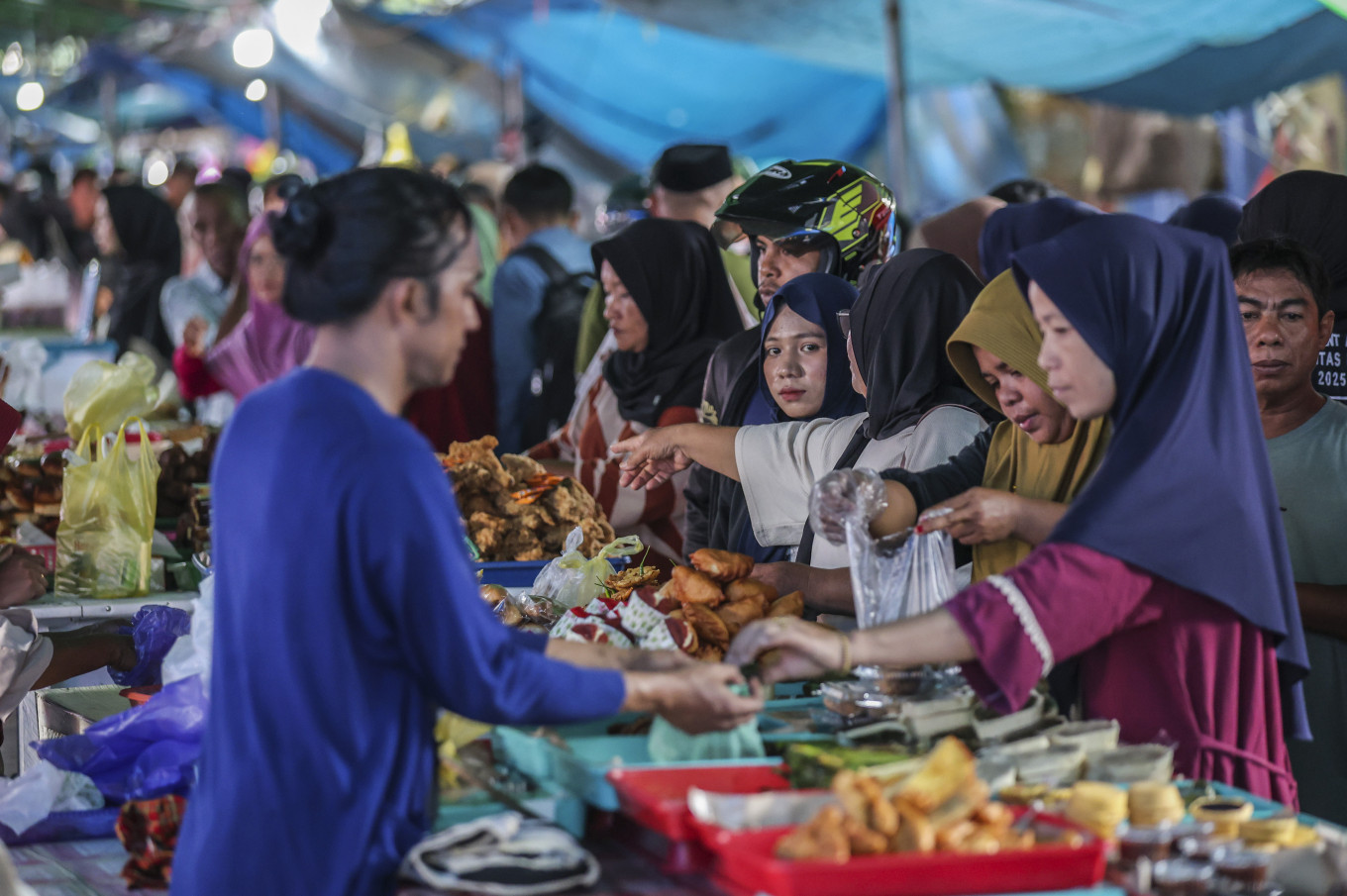 Vendors serve iftar dishes (takjil) to customers at the Ramadan Takjil Market in Ternate, North Maluku, on Feb. 19, 2026. Seasonal sellers offer a variety of traditional foods, with portions priced between Rp10,000 (59 US cents) and Rp20,000. 