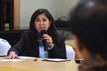 Meutya Hafid, Communication and Digital Minister, speaks during a meeting as part of a media visit by the Communication and Digital Ministry to the The Jakarta Post building in Jakarta on Thursday, Feb. 19, 2026.